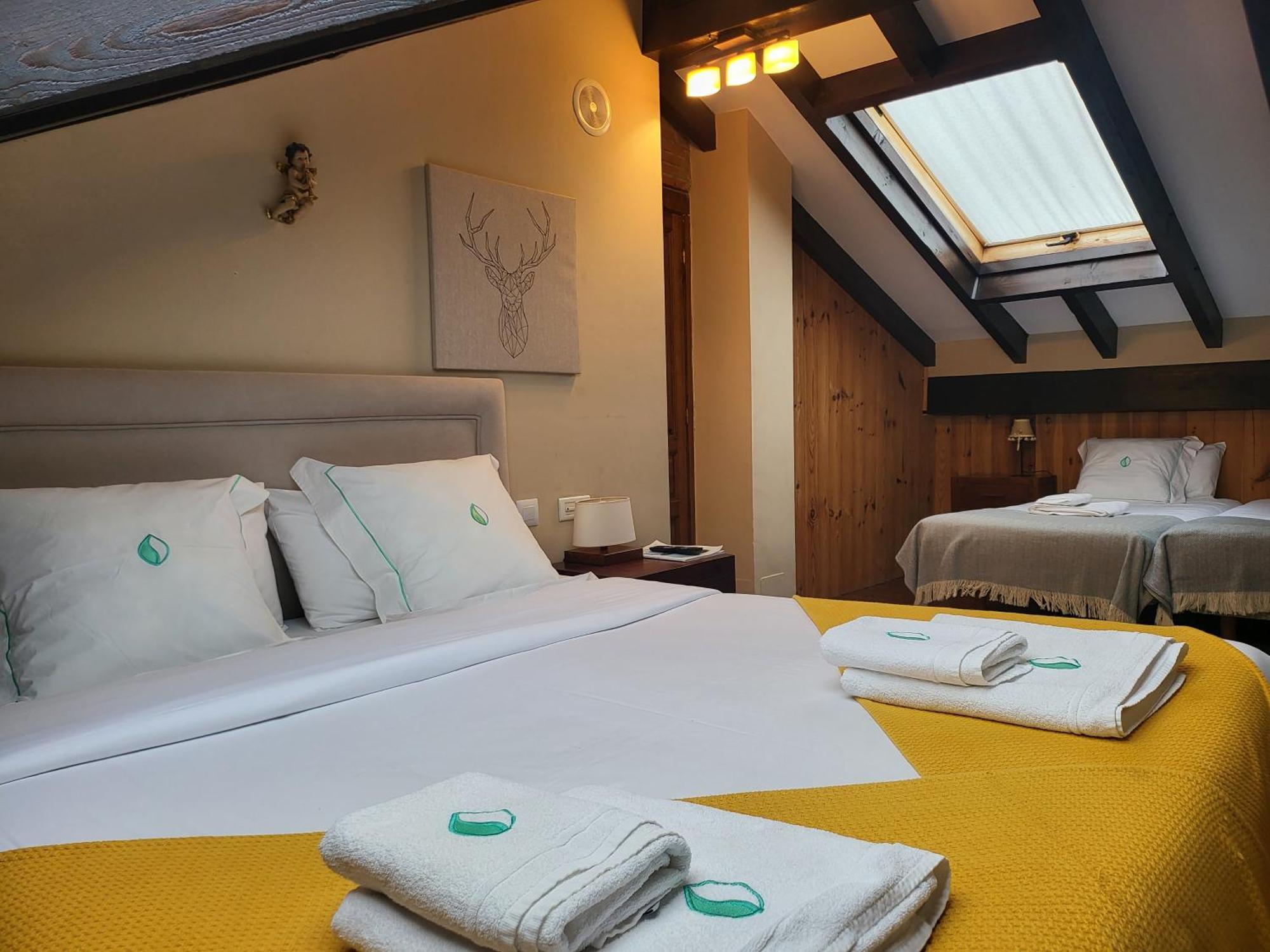 Posada Reserva Verde Barcena Mayor Phòng bức ảnh