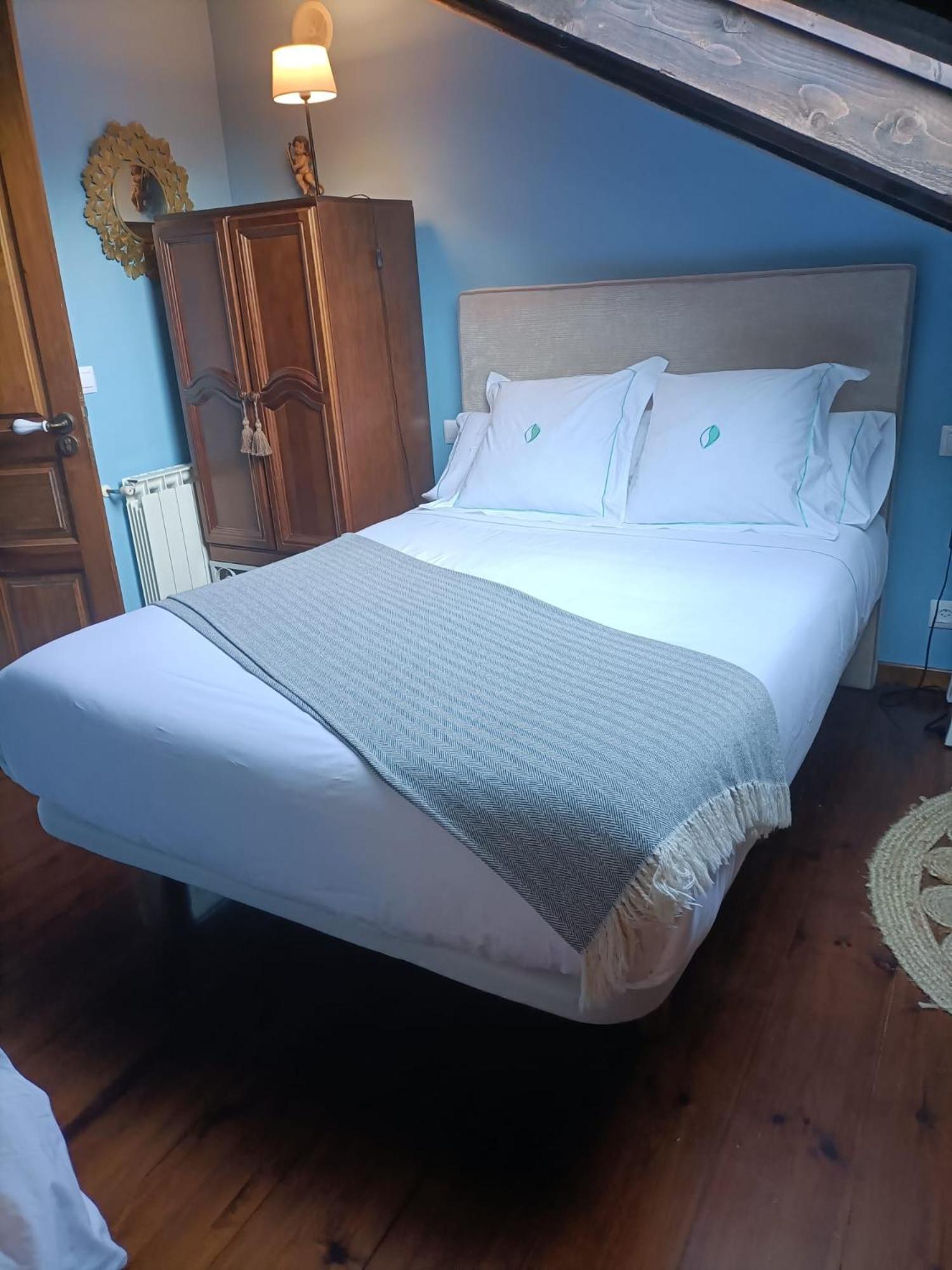 Posada Reserva Verde Barcena Mayor Phòng bức ảnh