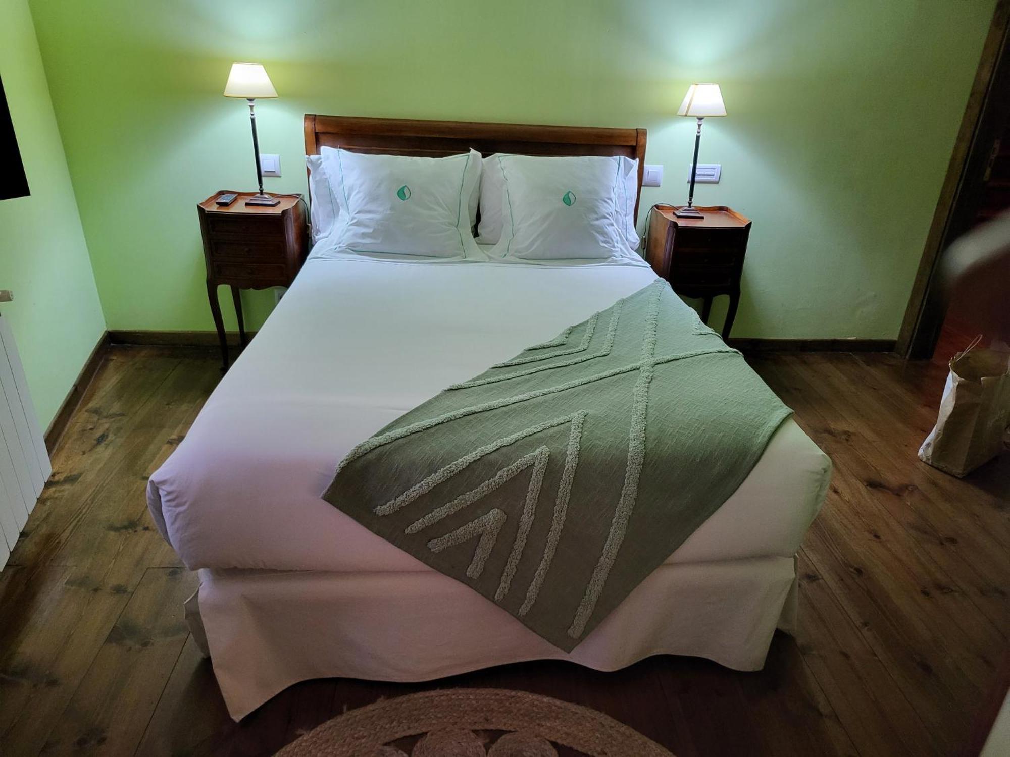 Posada Reserva Verde Barcena Mayor Phòng bức ảnh